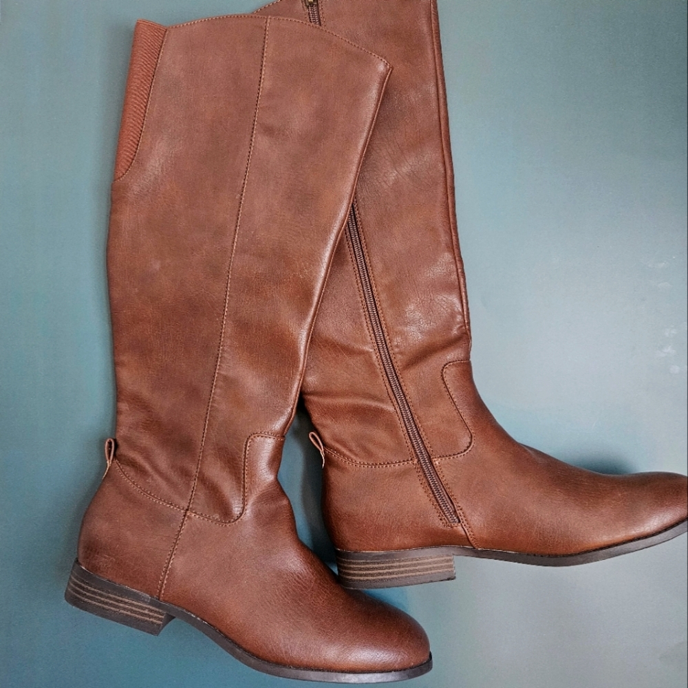 NWOT Dark Brown Knee High Boots Size 10
